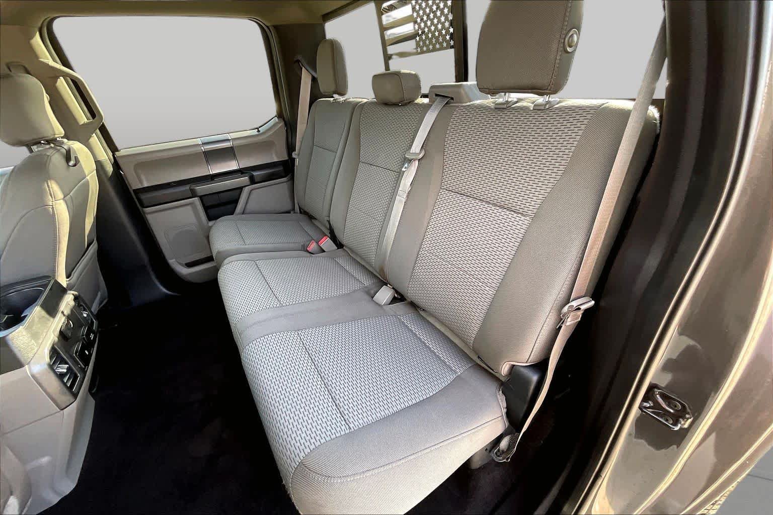 Used 2018 Magnetic Metallic Ford XLT image 20