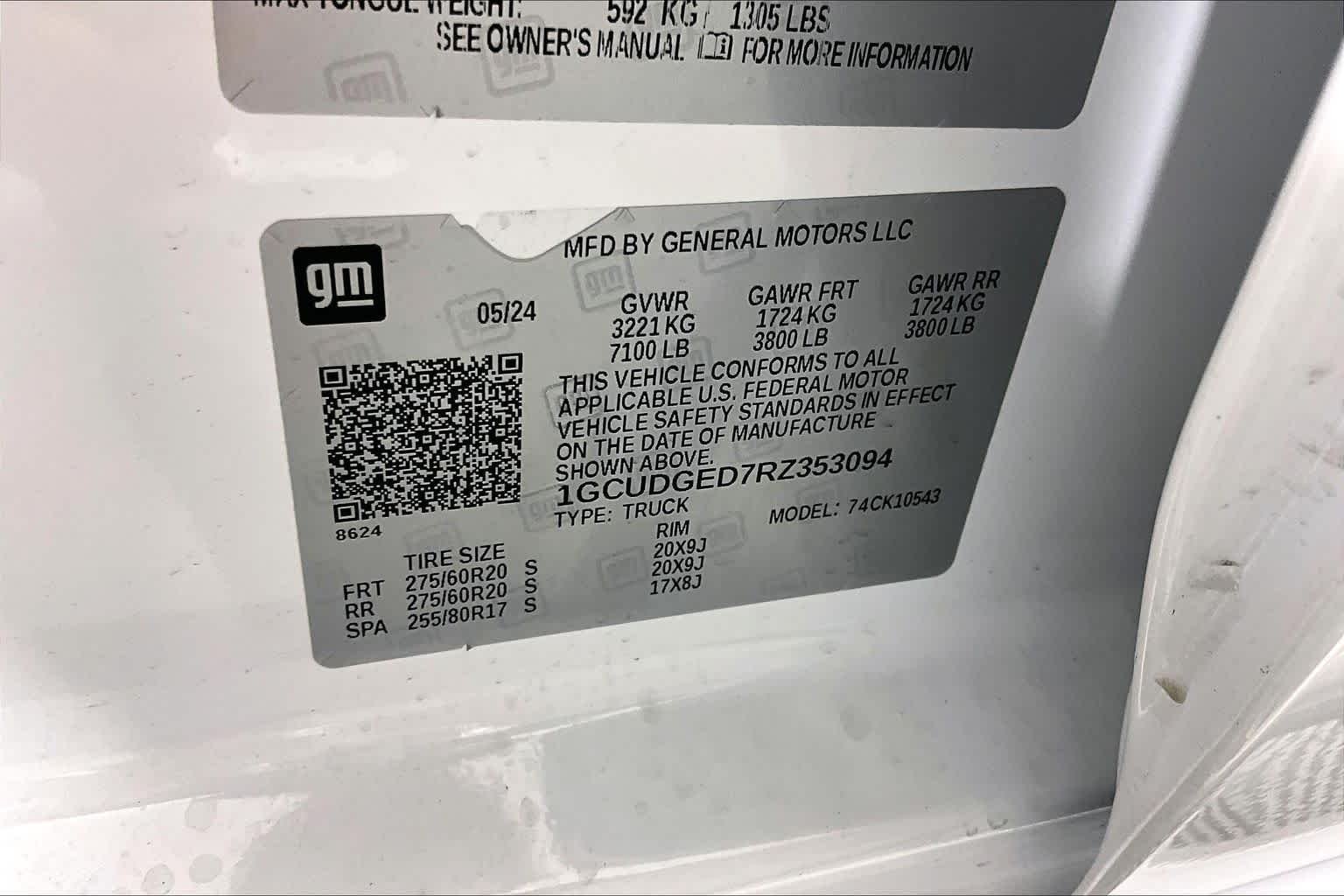 Used 2024 Summit White Chevrolet LTZ image 35