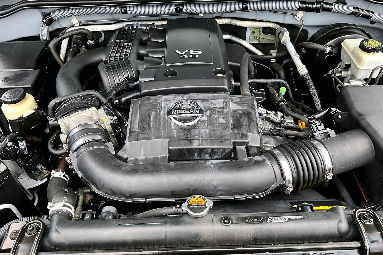 Used 2011 Radiant Silver Nissan SL image 28