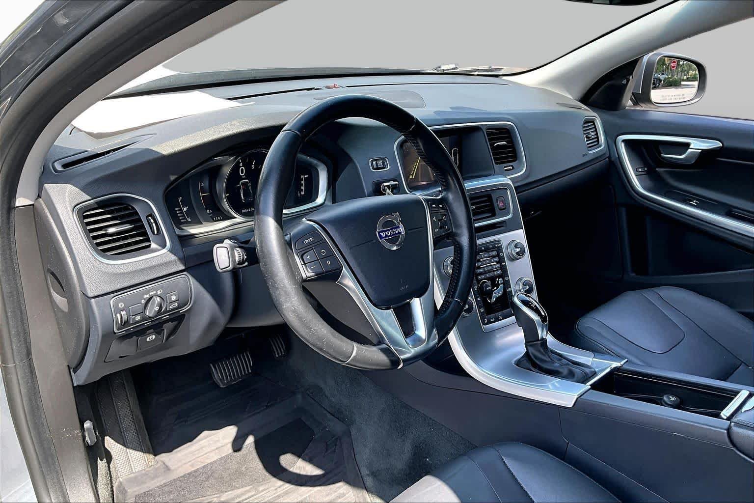 Used 2017 Osmium Grey Metallic Volvo Inscription image 18