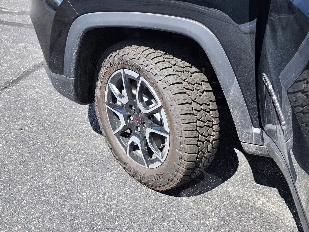New 2026 Diamond Black Crystal Pearl-Coat Exterior Paint Jeep Trailhawk image 37