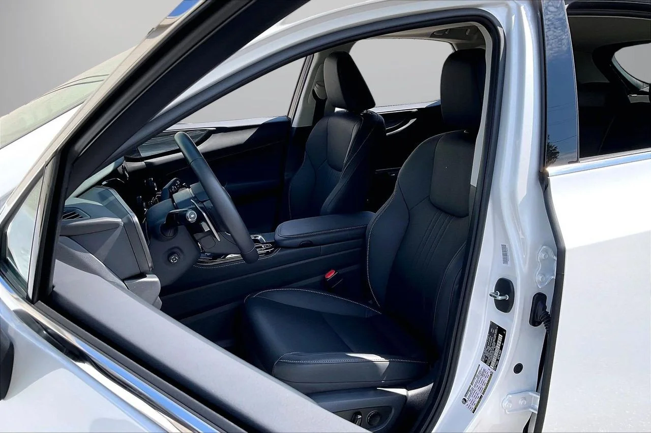 Used 2025 White Lexus 250 Premium image 22