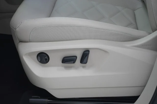 New 2026 Opal White Pearl Volkswagen 2.0T SE image 16
