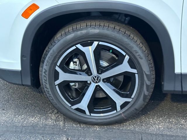 New 2026 Pure White Volkswagen 2.0T SE image 9