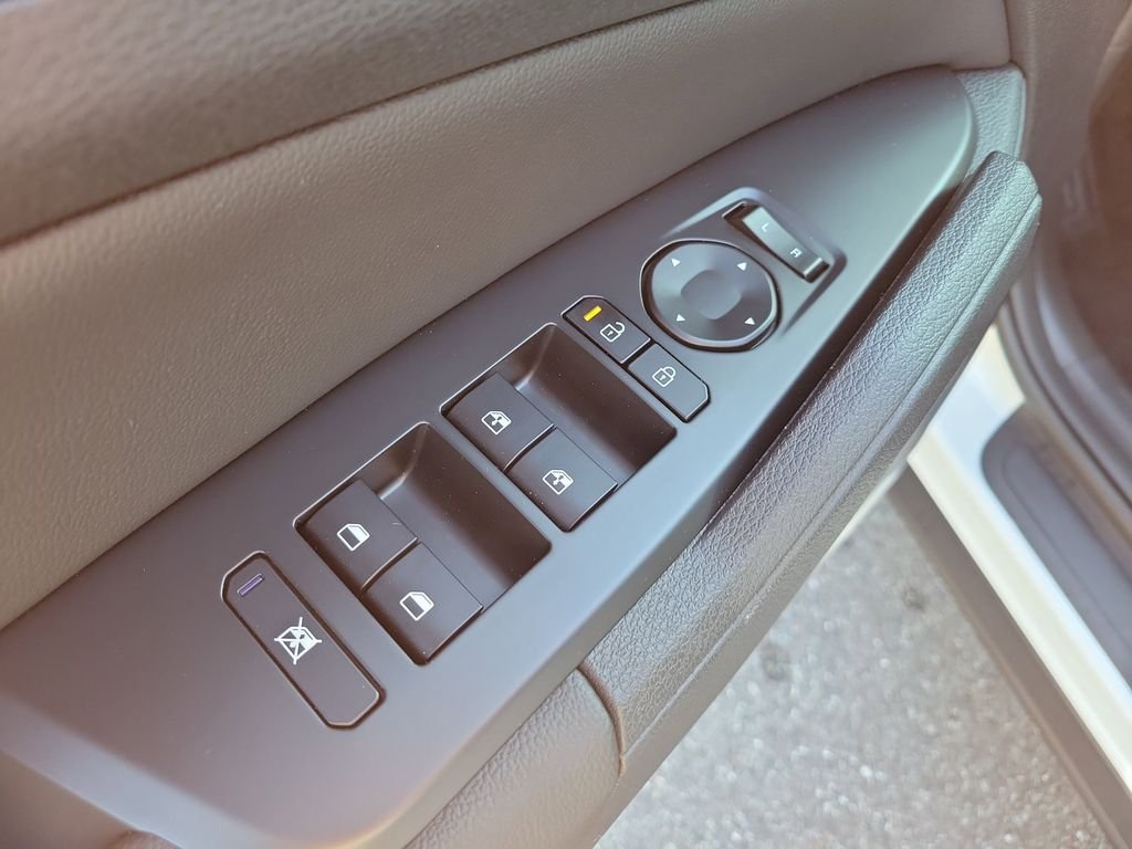 New 2026 Glacial White Pearl Kia EX image 22