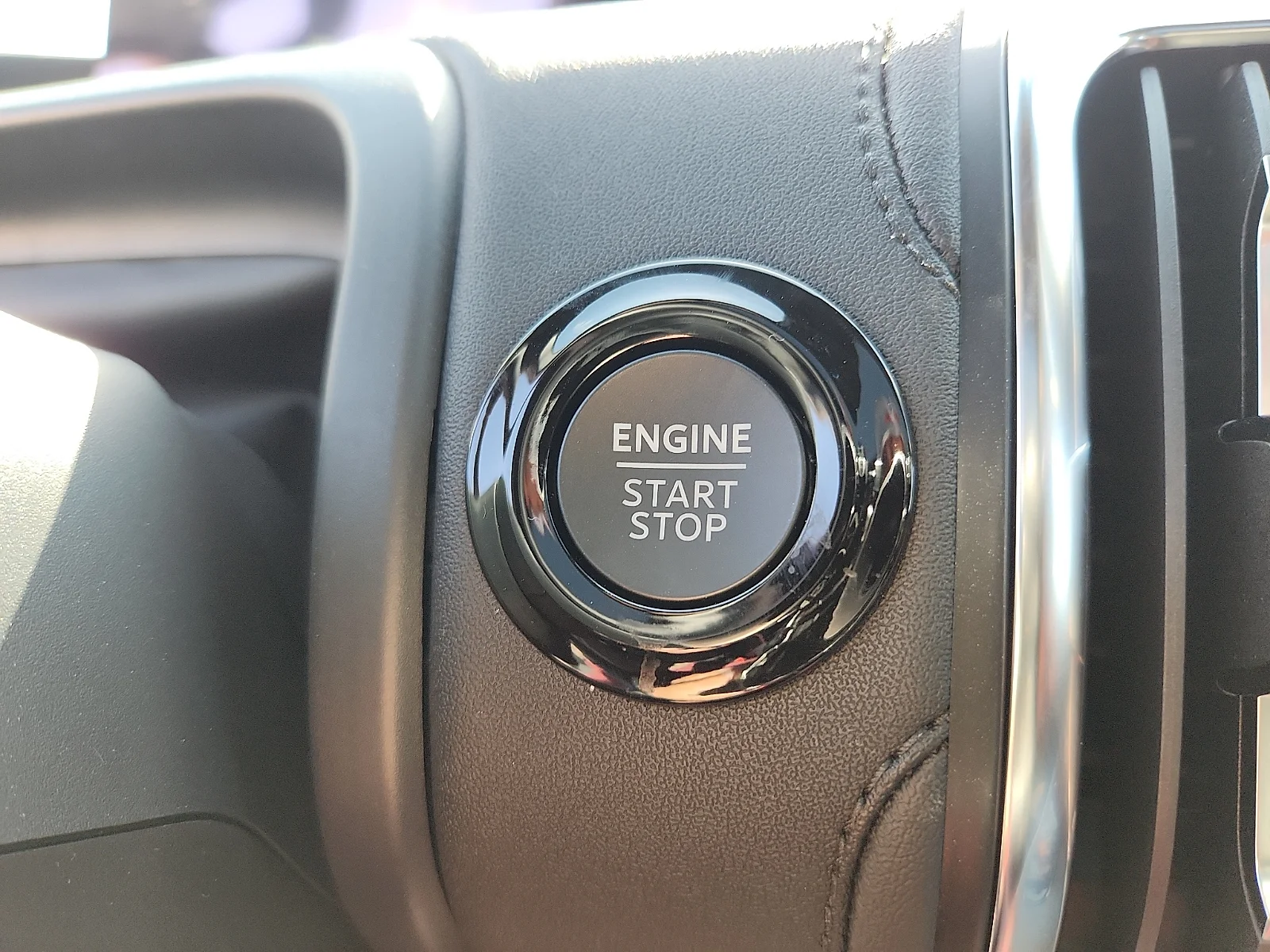 New 2027 Star White Metallic Tri-Coat Ford Tremor image 20