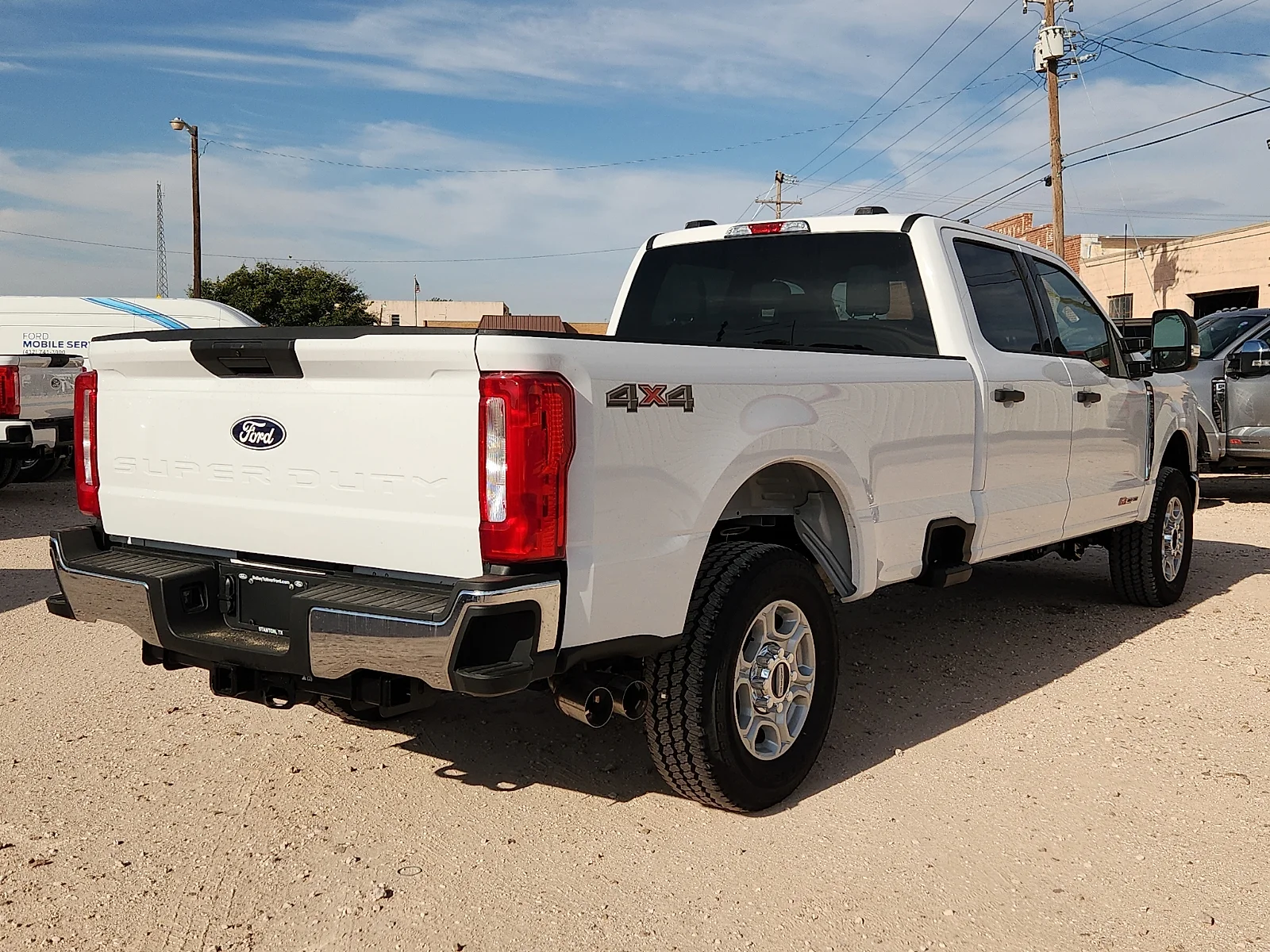 New 2027 Oxford White Ford XLT image 7