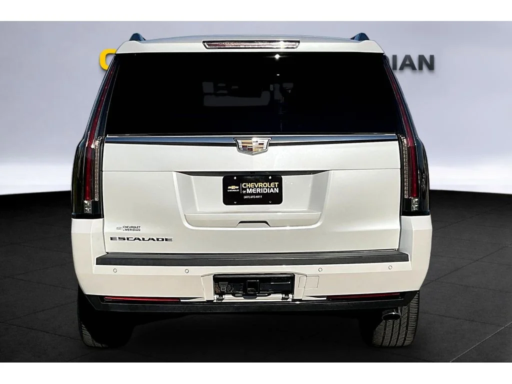 Used 2016 CRYSTAL WHITE TRICOAT Cadillac Luxury Collection image 4