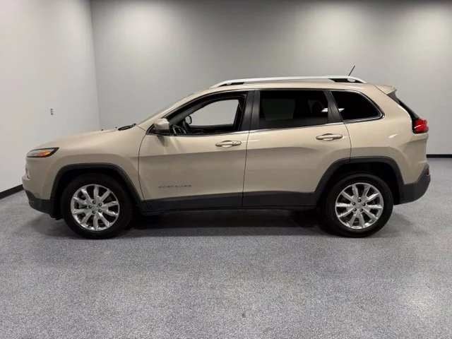 Used 2015 Beige Jeep Limited image 9