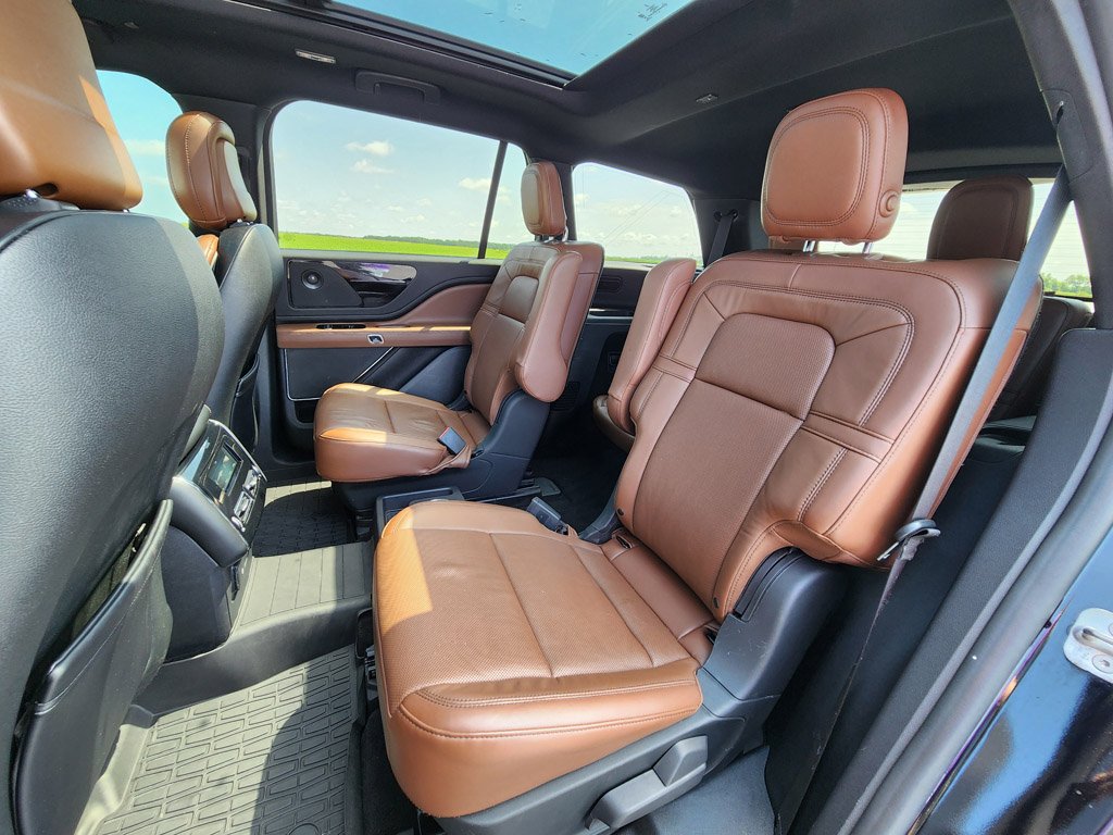 Used 2020 Infinite Black Metallic Lincoln Reserve image 16