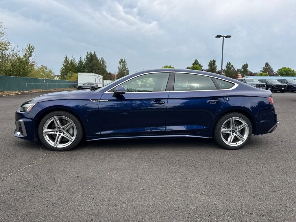 Used 2022 Navarra Blue Metallic Audi Prestige One-Owner image 4
