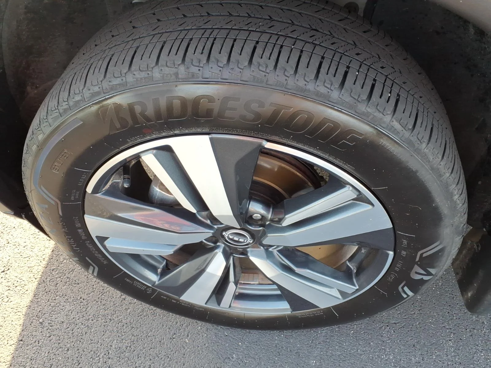 Used 2024 Boulder Gray Pearl Nissan SL image 18