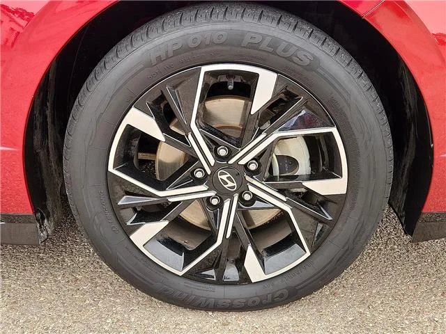 Used 2024 Red Hyundai SEL Front-Wheel Drive image 7