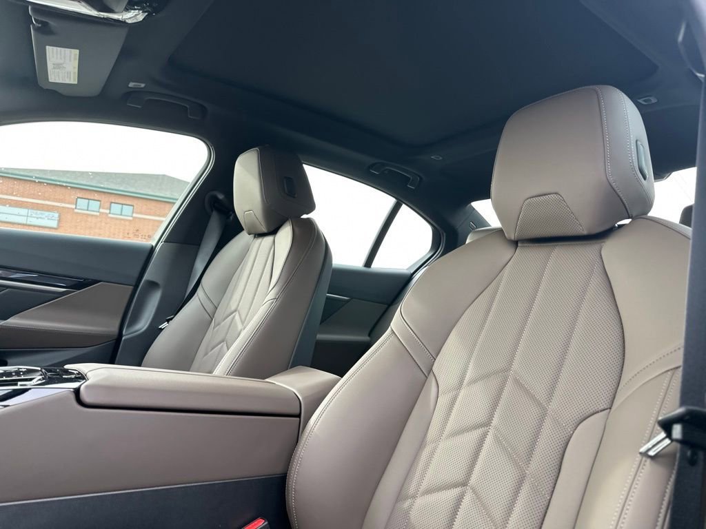 New 2026 Black Sapphire Metallic BMW 530i xDrive image 15