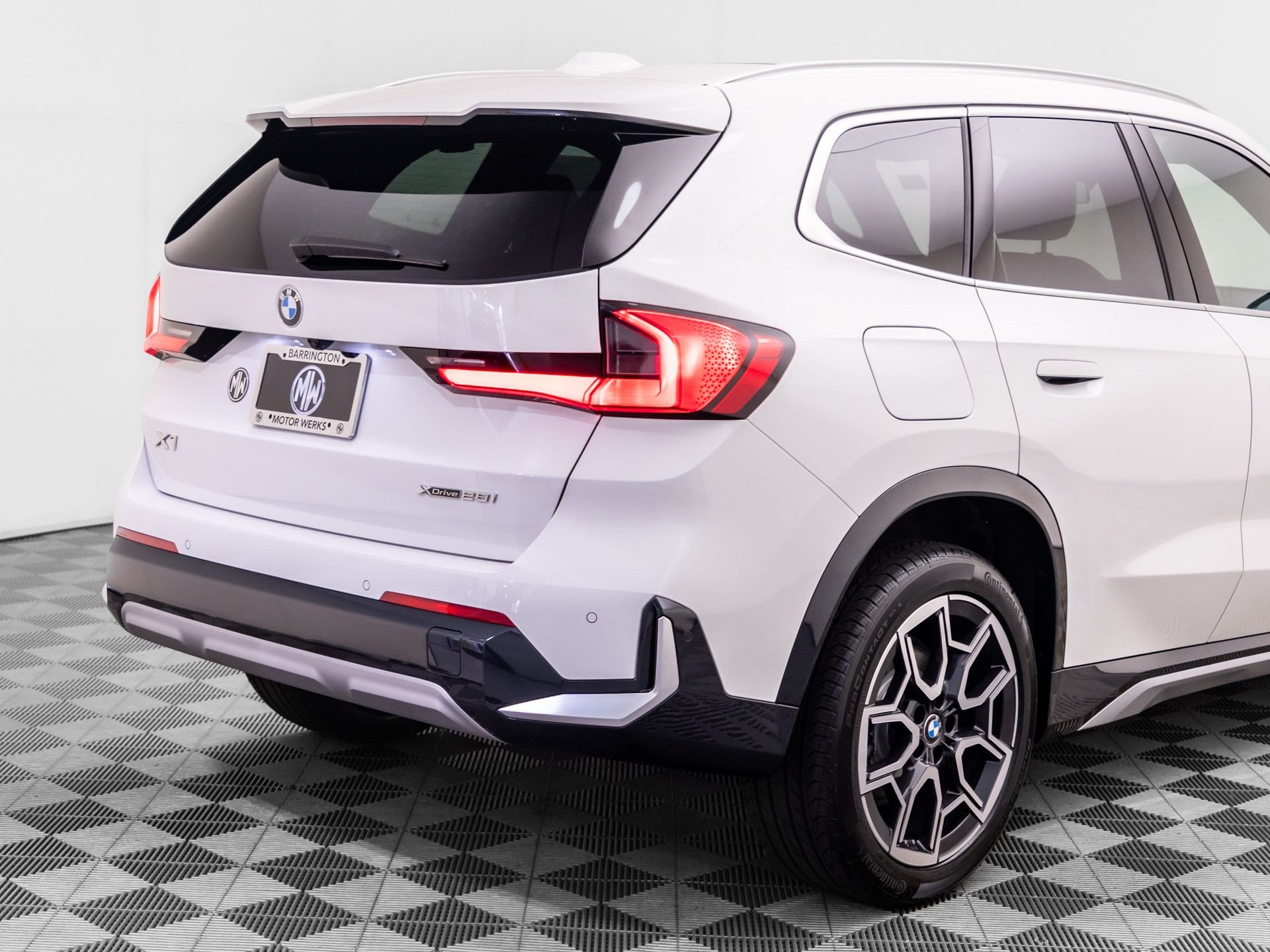 New 2026 Alpine White BMW xDrive28i image 34