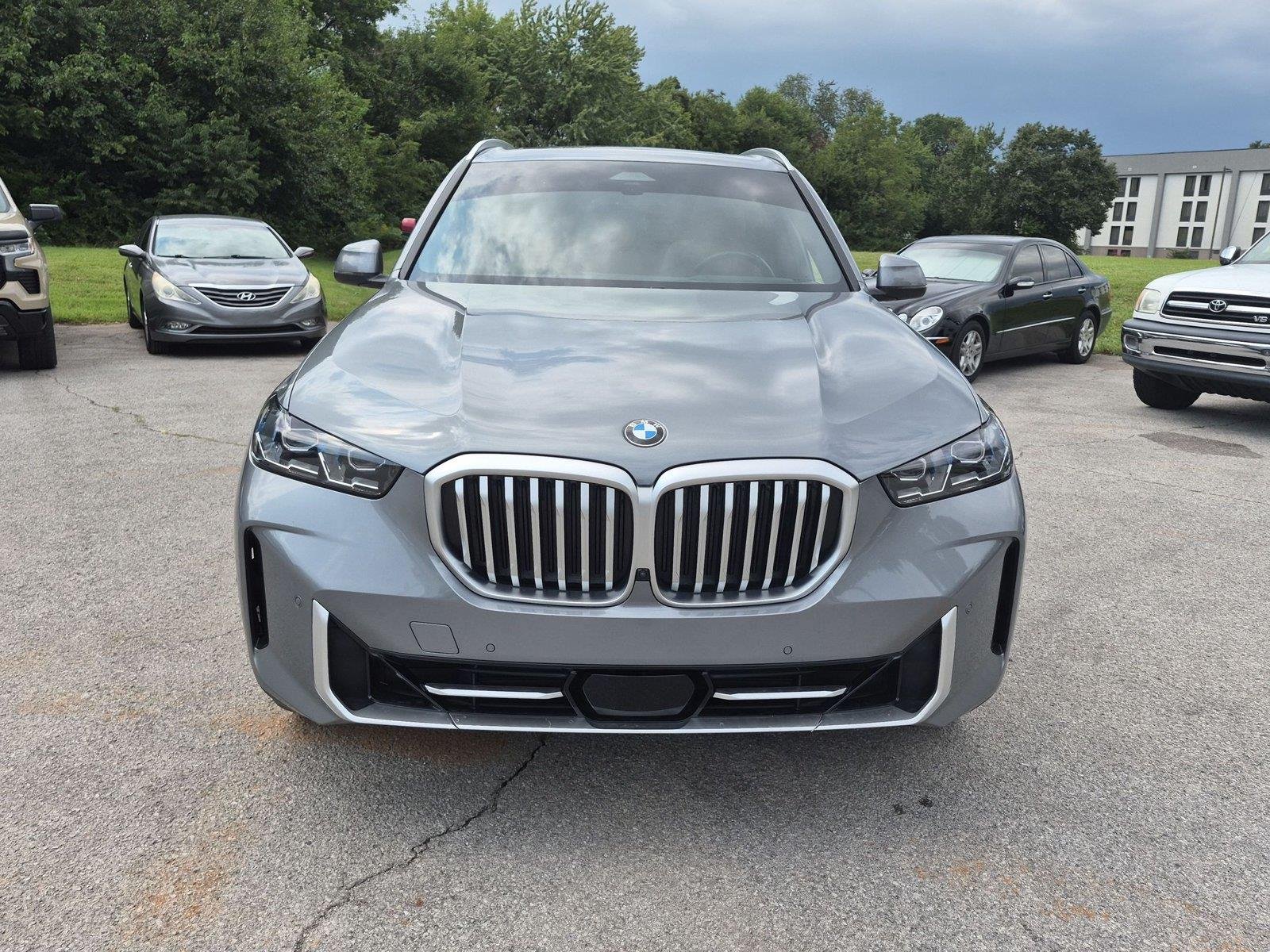 Used 2025 Skyscraper Grey Metallic BMW xDrive40i image 8