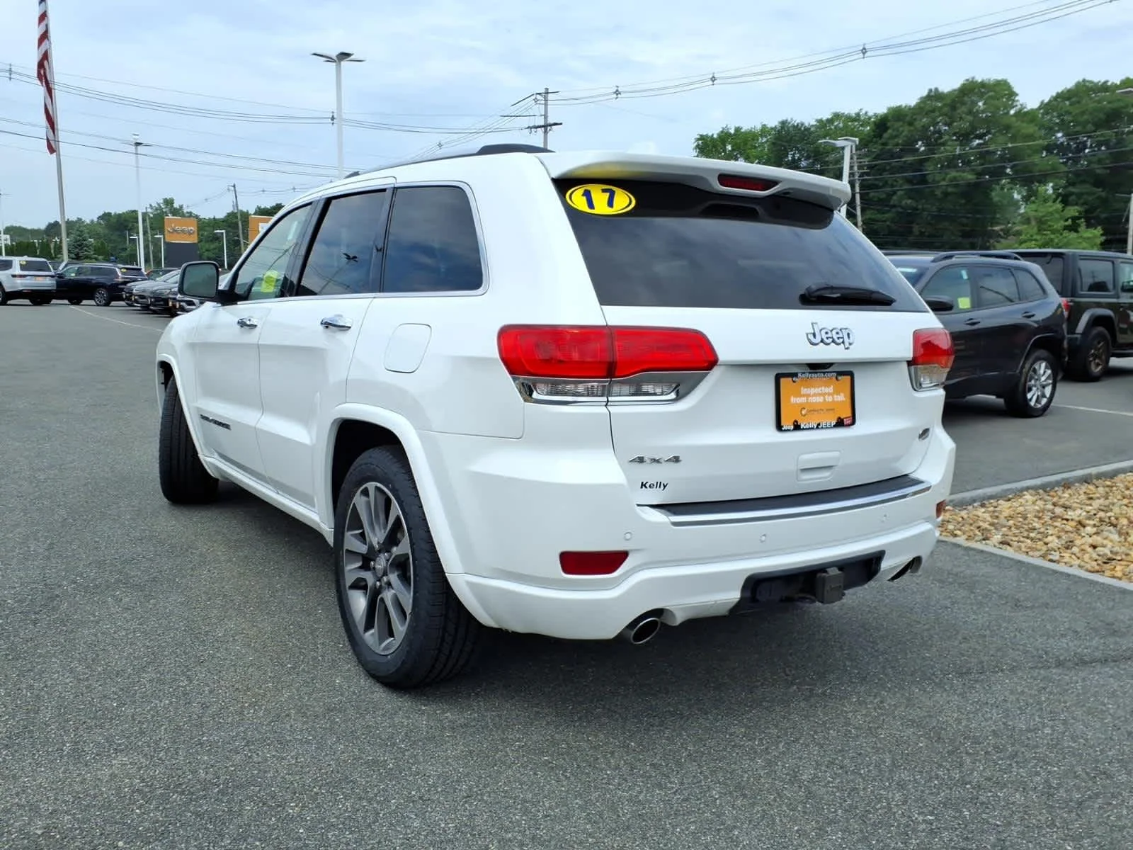 Certified Used 2017 Bright White Clearcoat Jeep Overland image 11