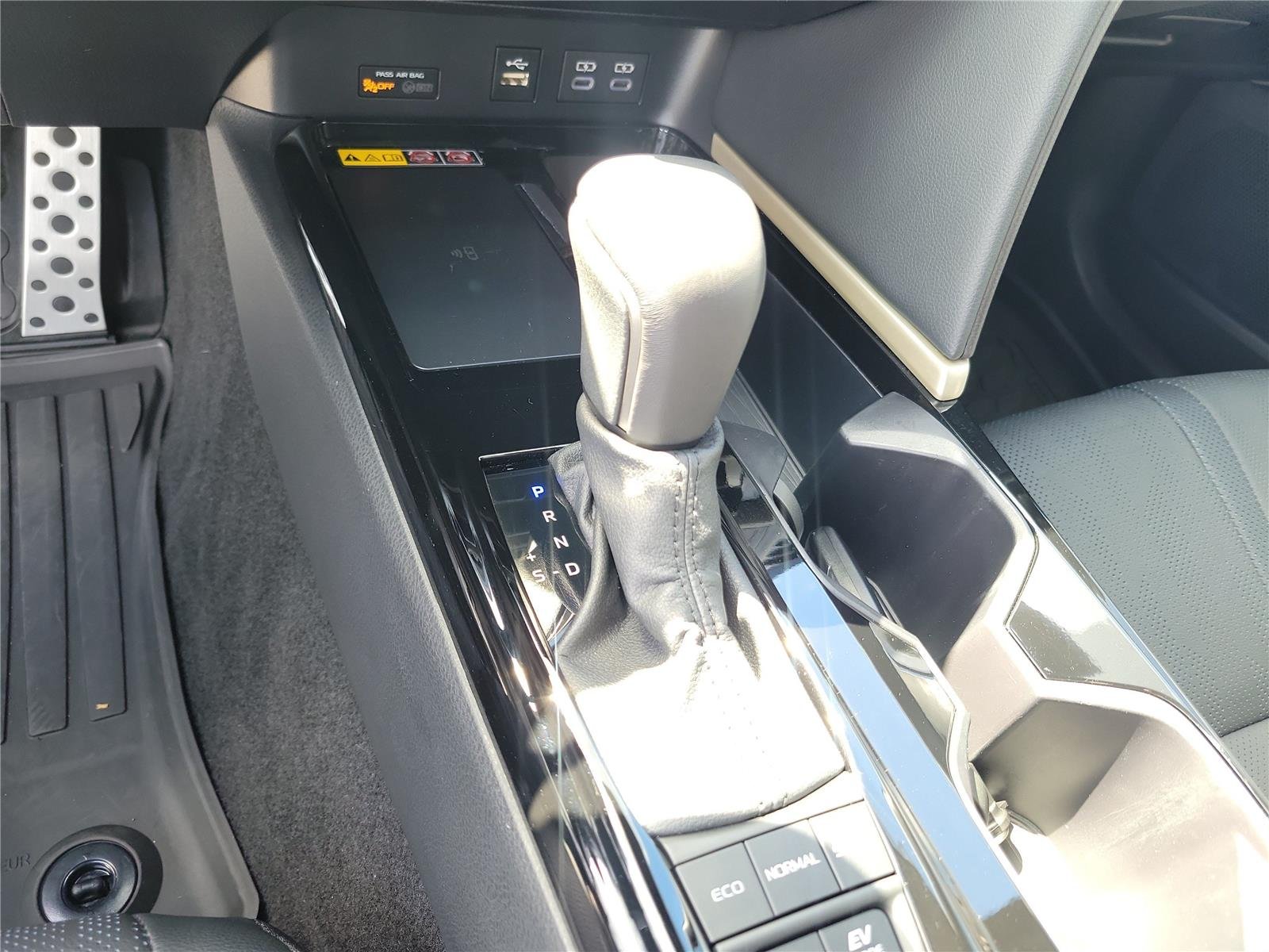 Used 2026 Wind Chill Pearl Toyota XSE image 32