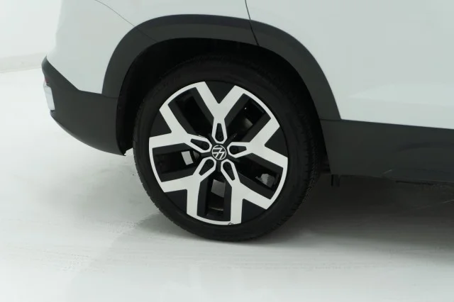 Used 2023 WHITE Volkswagen SEL image 6
