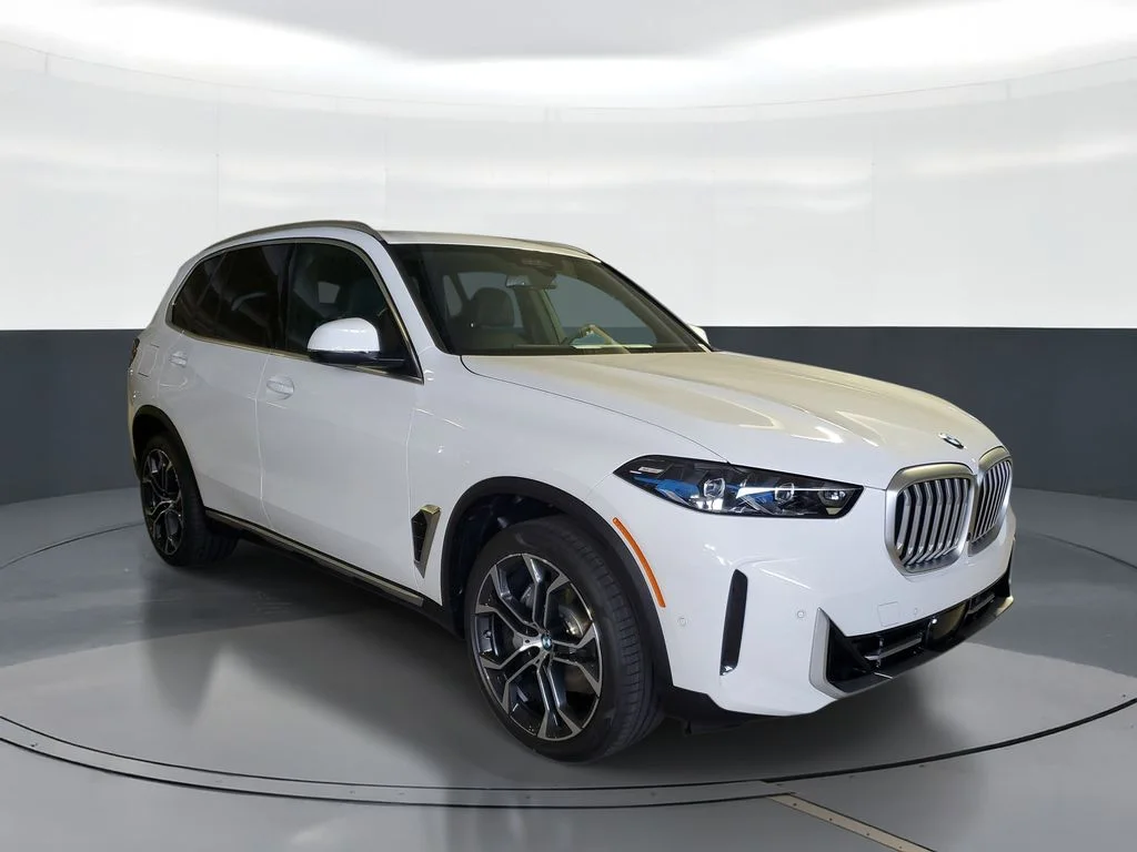 New 2026 White BMW sDrive40i image 2