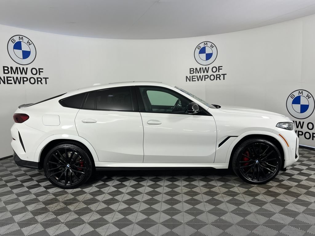 Used 2024 White BMW M60i image 11