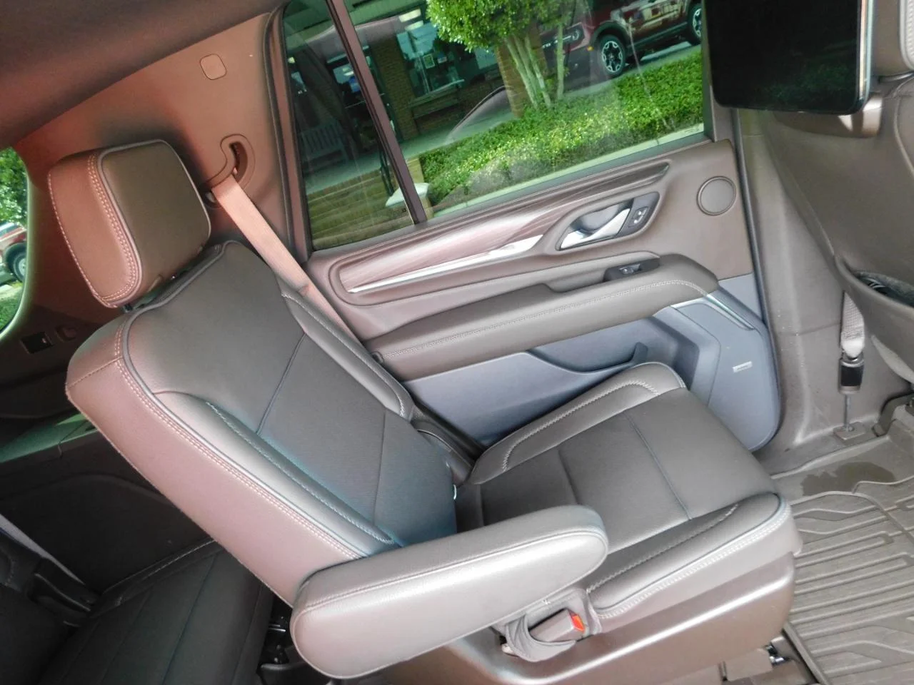 Used 2021 White GMC 4WD 4dr Denali image 16