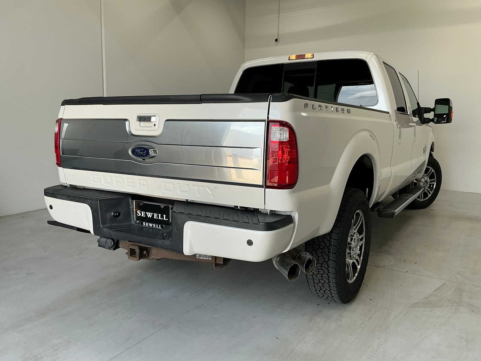 Used 2016 White Platinum Metallic Tri-Coat Ford Platinum image 4
