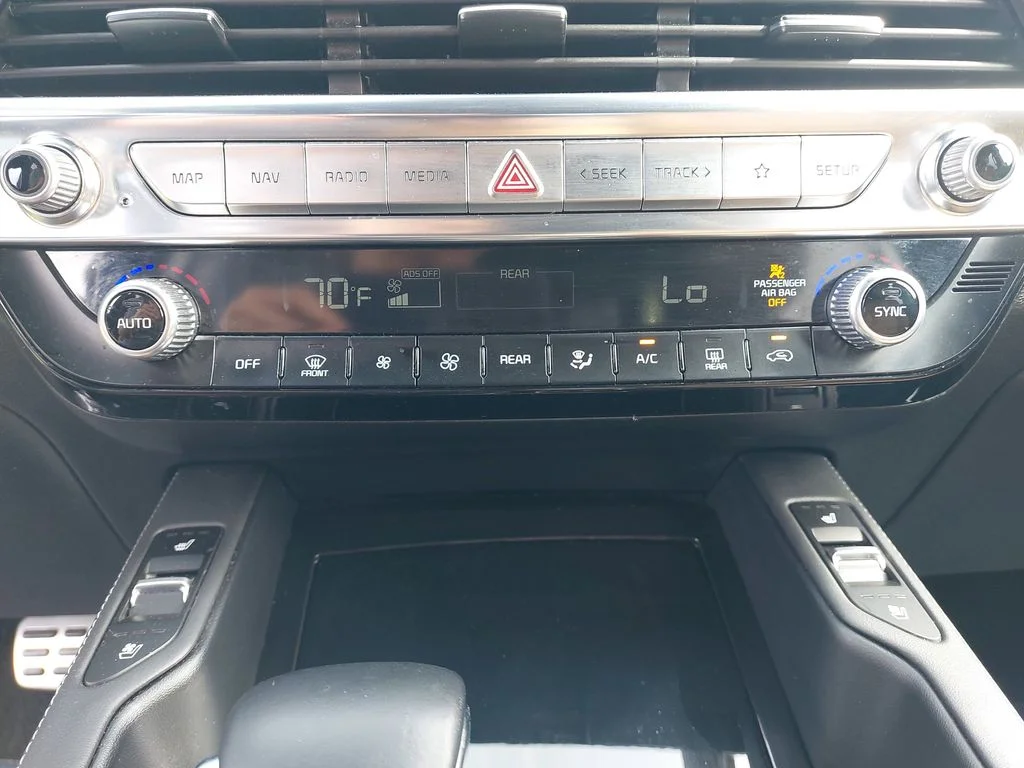 Used 2022 White Kia SX image 25