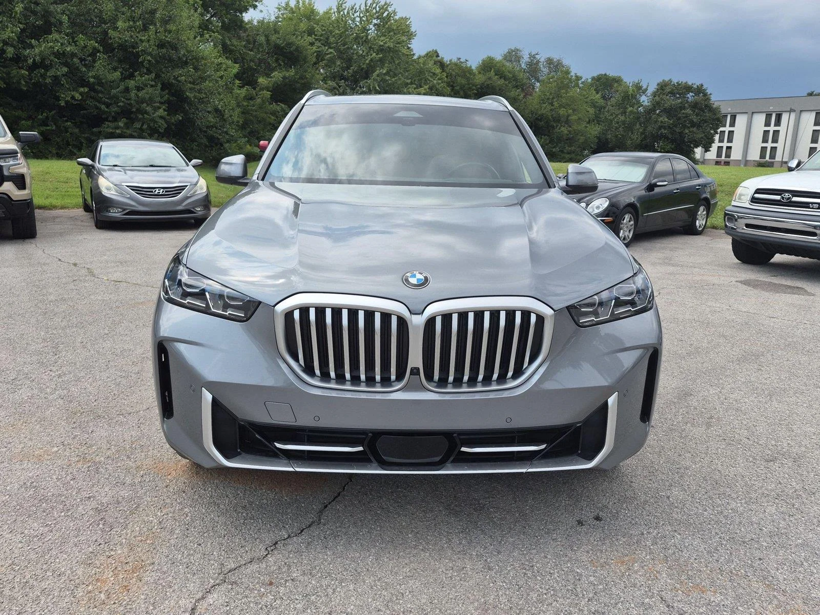 Certified Used 2025 Skyscraper Grey Metallic BMW xDrive40i image 8