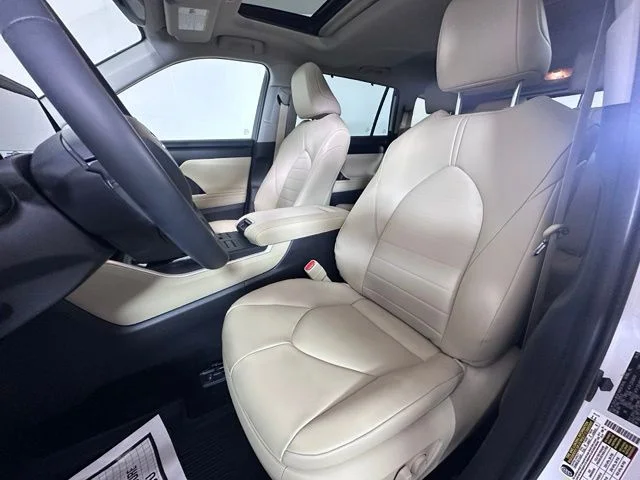 Used 2025 Beige Toyota XLE image 24