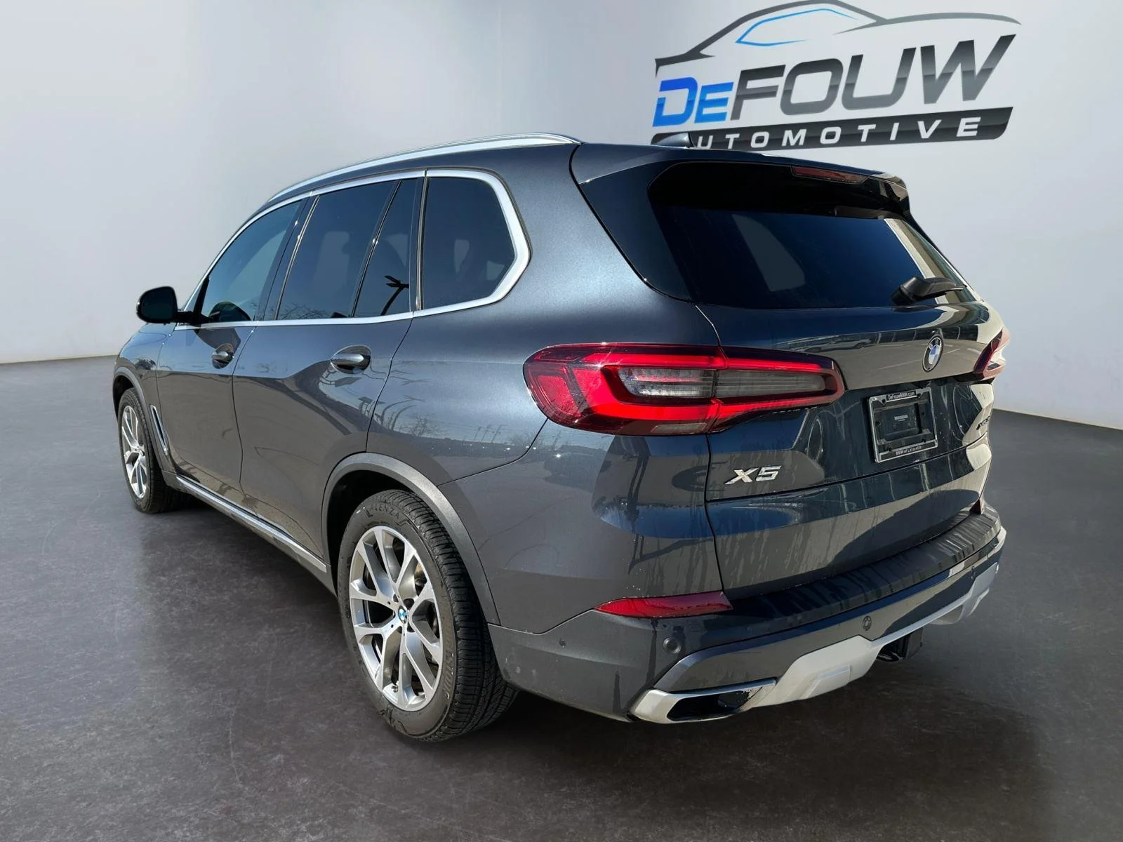 Used 2021 Arctic Grey Metallic BMW xDrive40i image 11