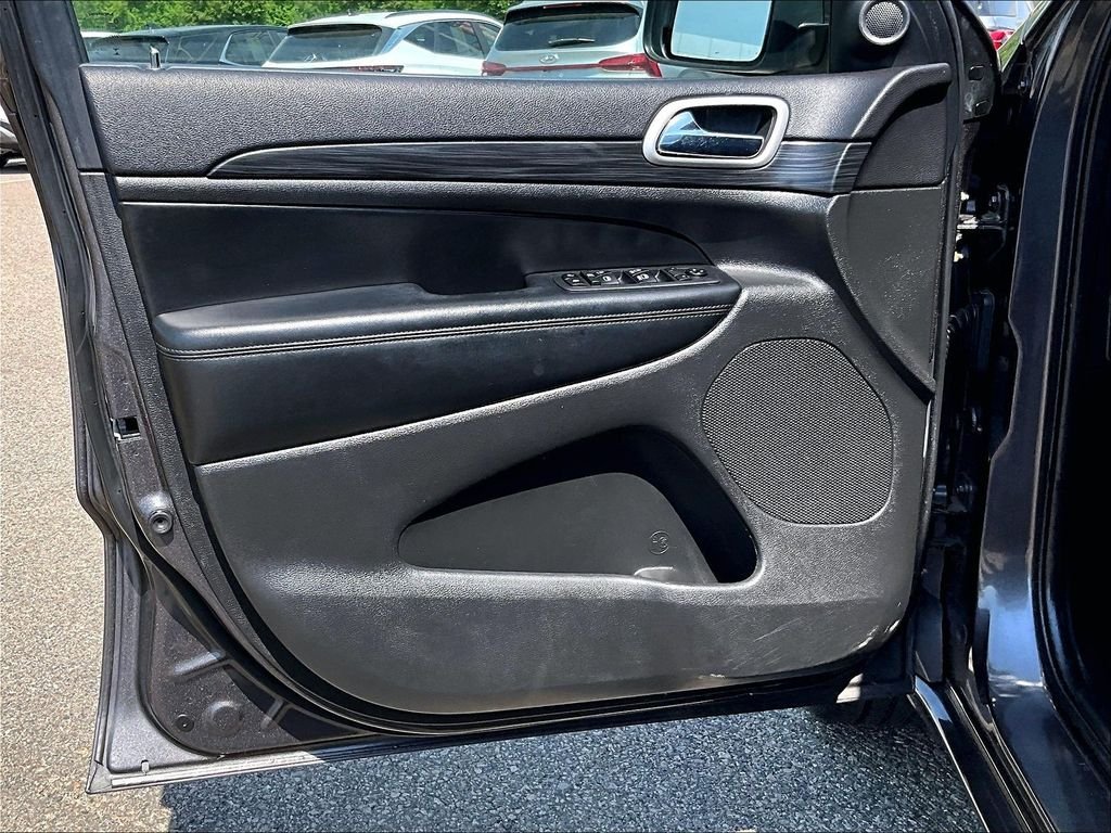 Used 2020 Gray Jeep Altitude image 9