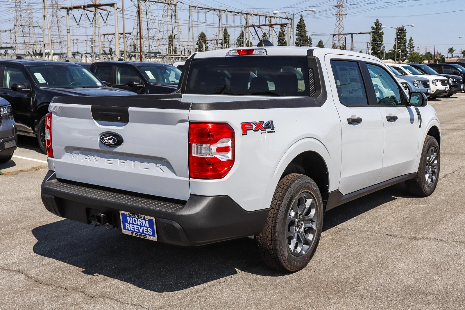 New 2025 White Metallic Ford XLT image 8