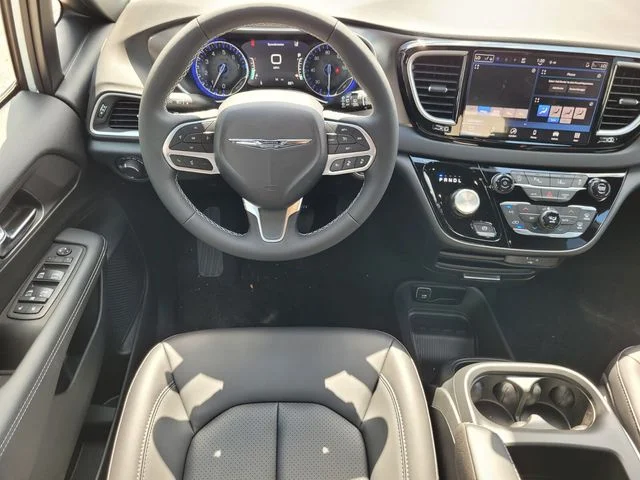 2026 Chrysler Voyager LX - Photo 15