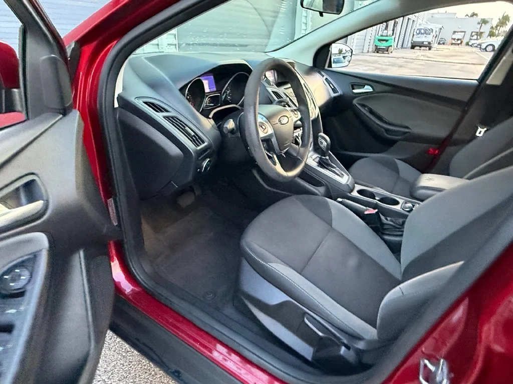 Used 2013 Ruby Red Metallic Ford SE image 11