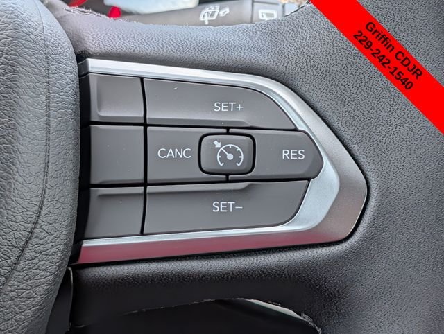 New 2026 Diamond Black Crystal Pearl-Coat Exterior Paint Jeep Latitude image 23