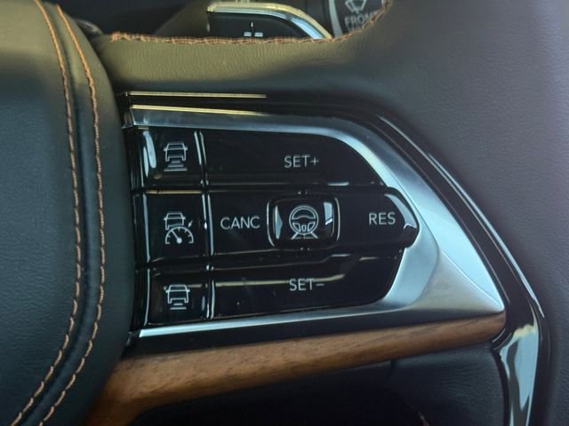 Used 2023 Silver Jeep Summit image 12