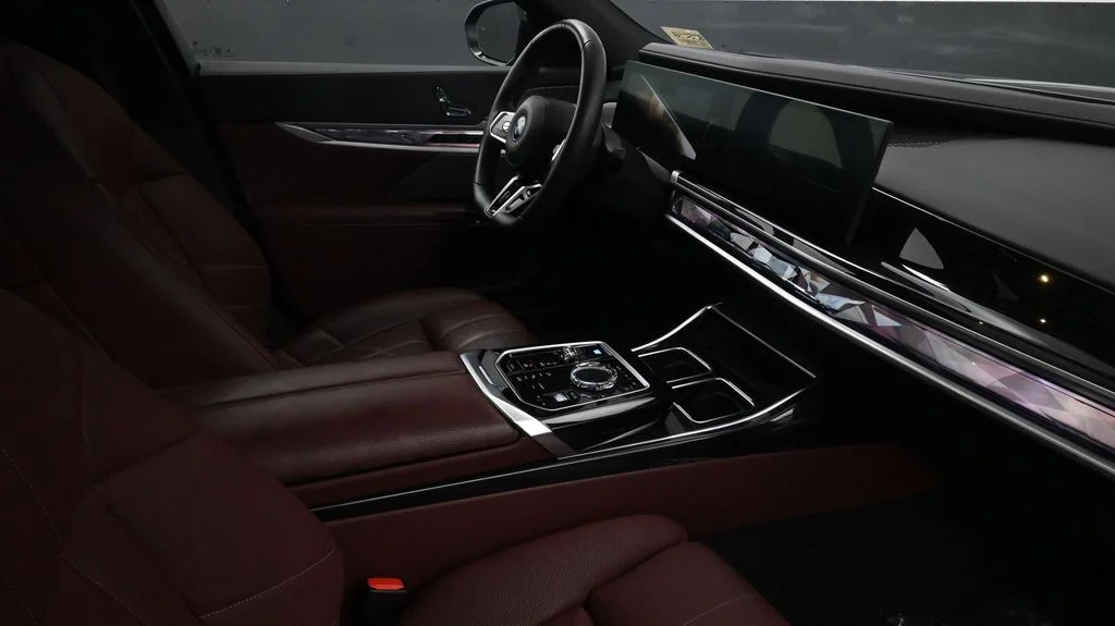 2025 BMW i7 50 - Photo 15