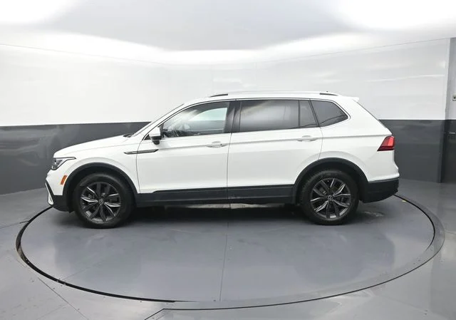 Used 2022 White Volkswagen 2.0T SE image 4