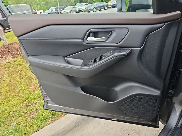 Used 2023 Gray Nissan SV image 26