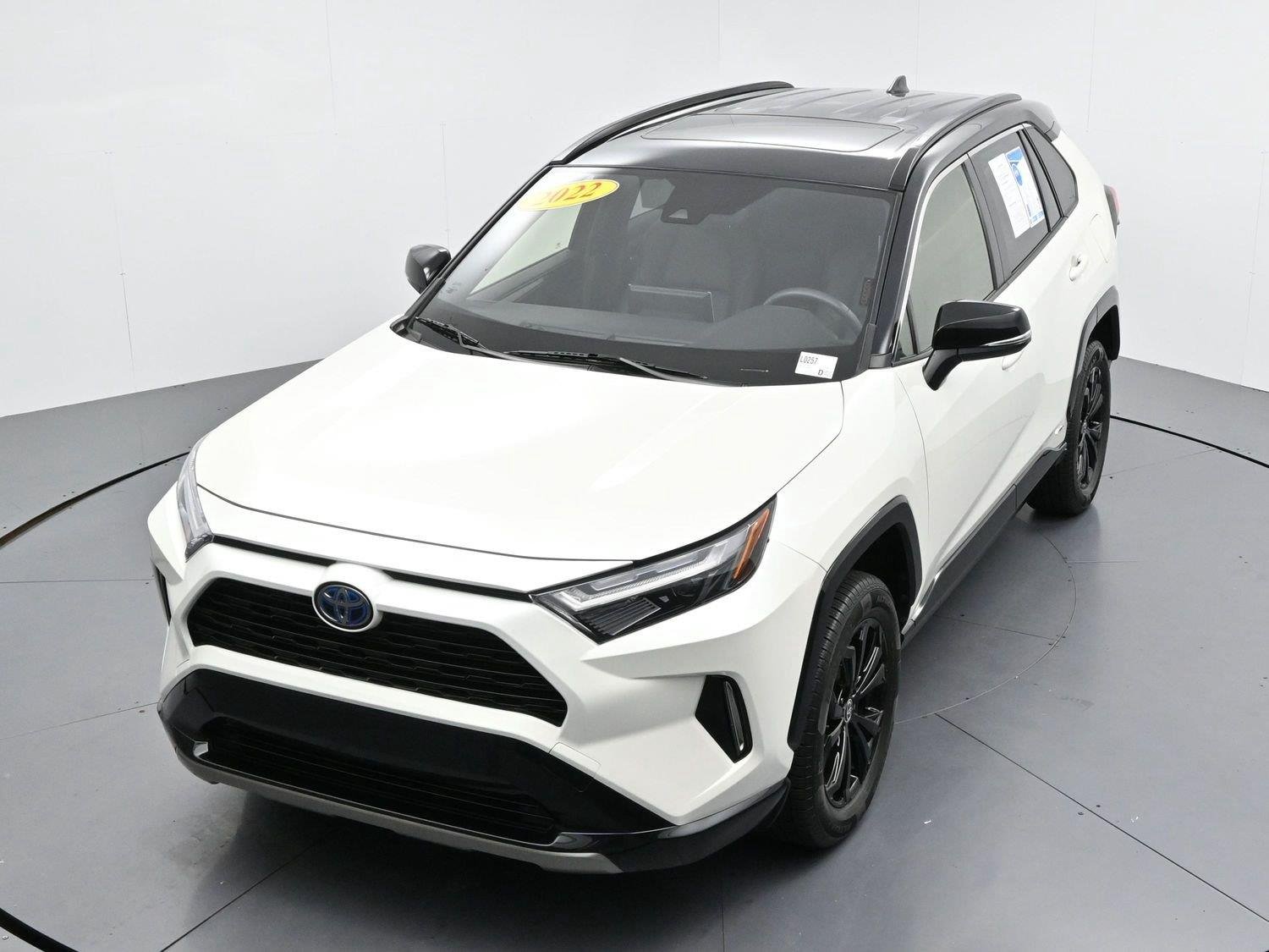 Used 2022  Toyota Hybrid XSE image 43