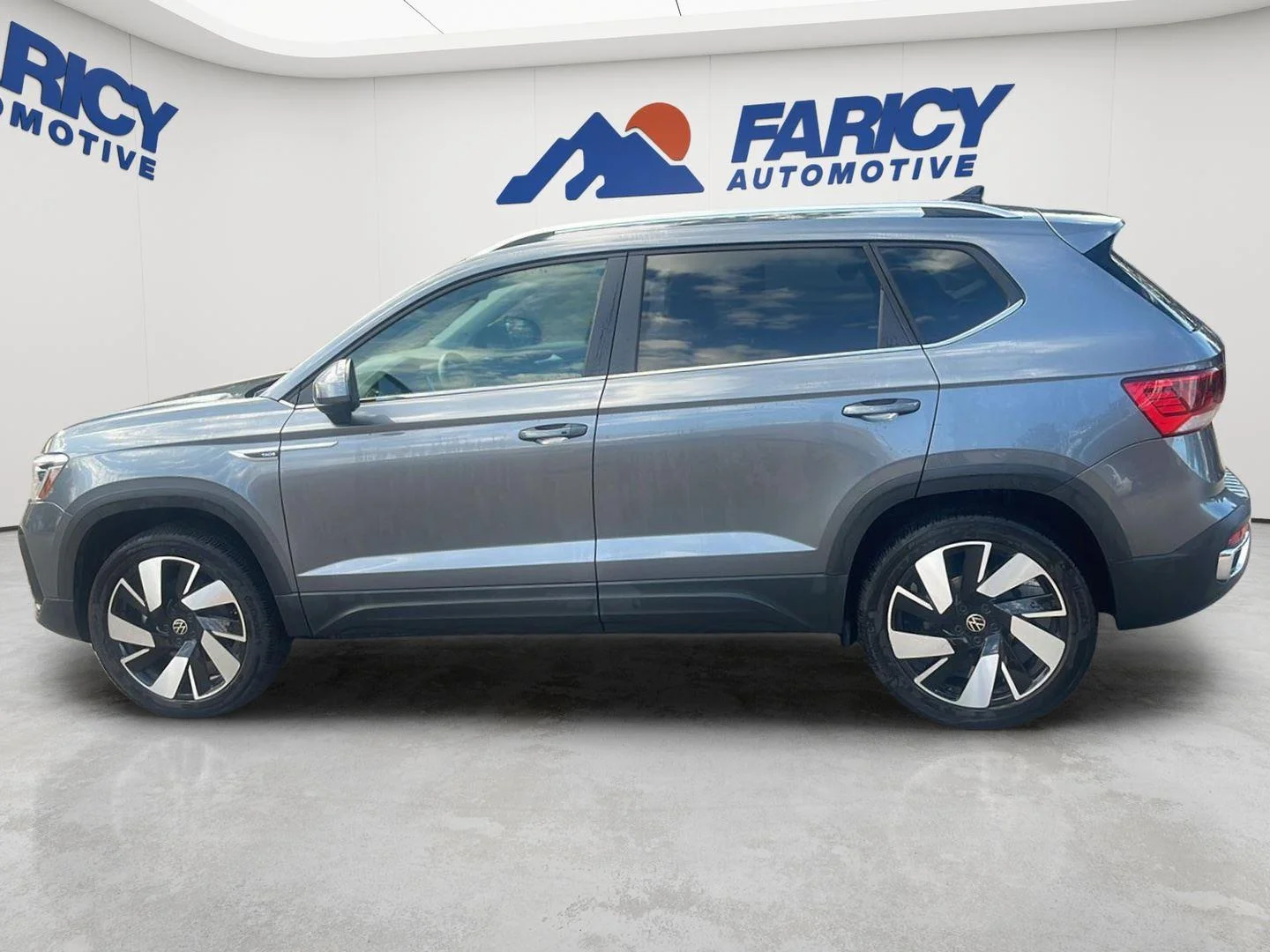 Used 2024 Platinum Gray Metallic Volkswagen SEL image 12
