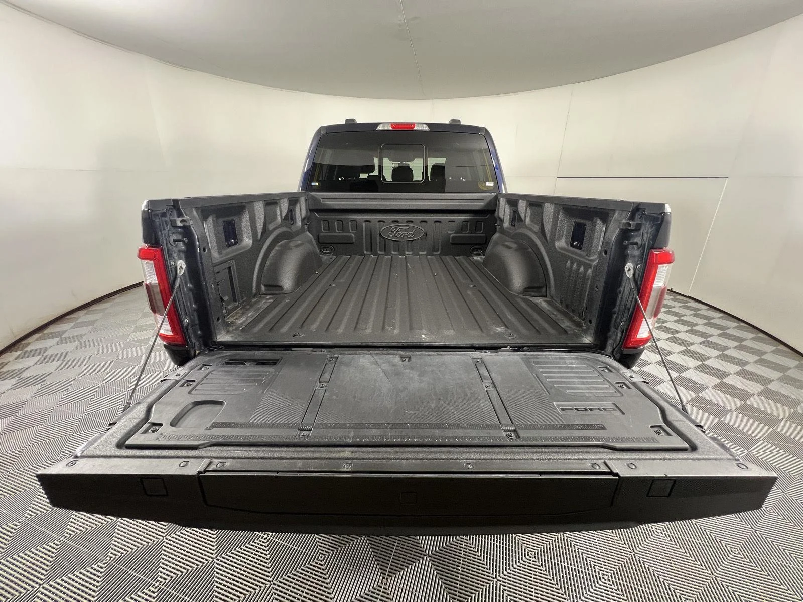 Used 2021 Antimatter Blue Ford LARIAT image 22