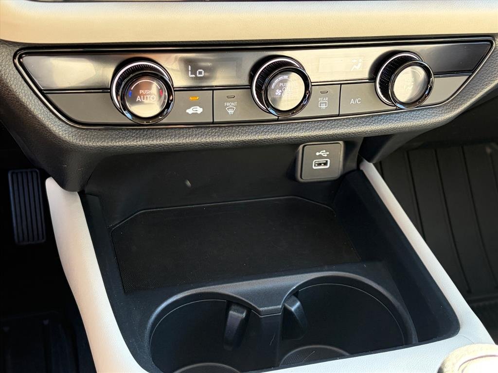 Used 2025 Platinum White Pearl Honda 2WD LX image 14
