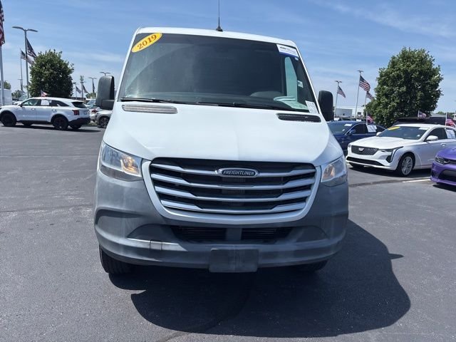 Used 2019 White Freightliner Standard Roof I4 image 5