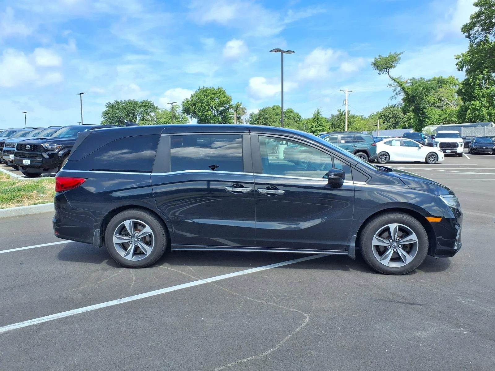 Used 2018 Crystal Black Pearl Honda Touring image 2