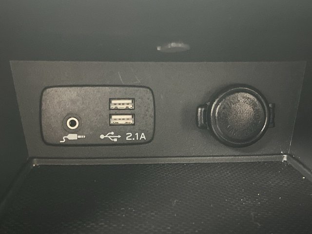 Used 2023 Ice Silver Metallic Subaru Premium image 18
