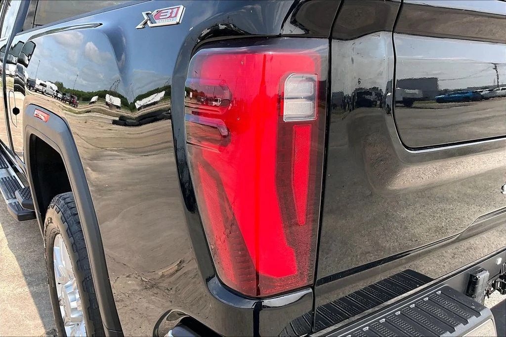 Used 2024 Black GMC SLT image 20
