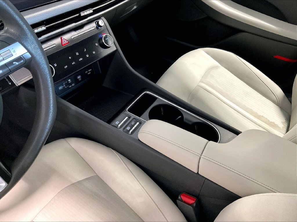 Used 2025 White Hyundai SEL image 20