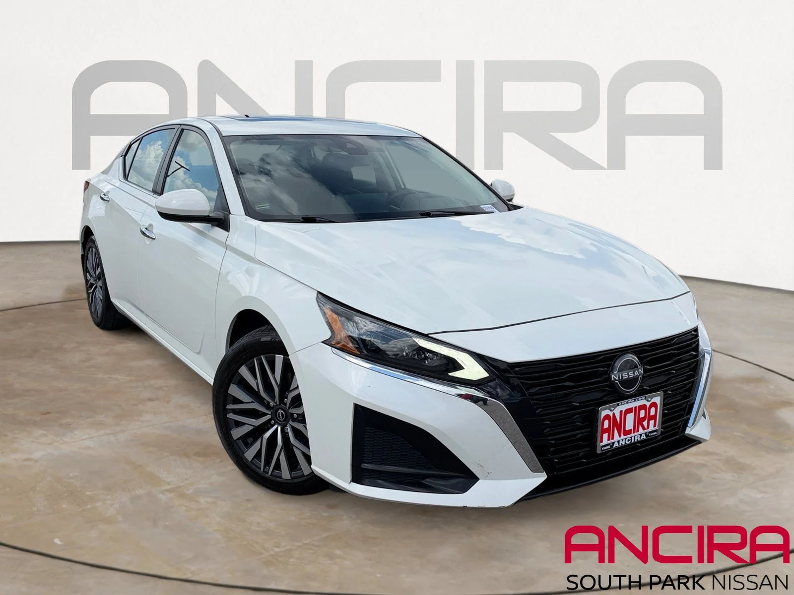 Used 2023 Pearl White Tricoat Nissan 2.5 SV image 1